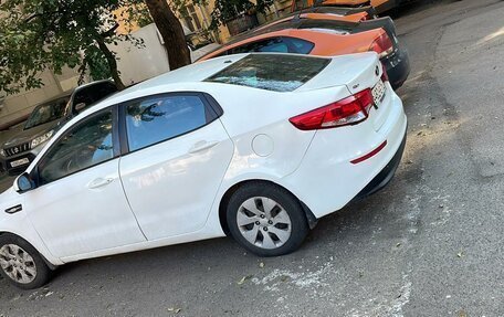KIA Rio III рестайлинг, 2015 год, 385 000 рублей, 3 фотография