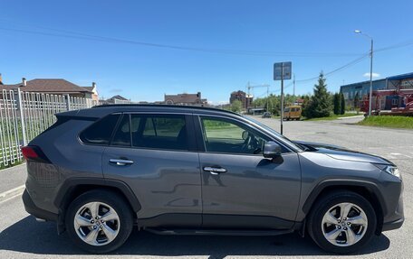 Toyota RAV4, 2019 год, 2 950 000 рублей, 4 фотография