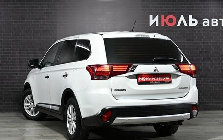 Mitsubishi Outlander III рестайлинг 3, 2015 год, 1 615 000 рублей, 4 фотография