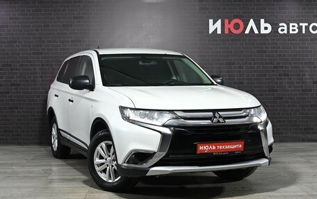 Mitsubishi Outlander III рестайлинг 3, 2015 год, 1 615 000 рублей, 3 фотография
