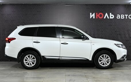 Mitsubishi Outlander III рестайлинг 3, 2015 год, 1 615 000 рублей, 8 фотография