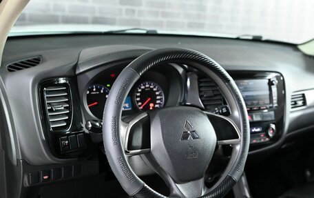 Mitsubishi Outlander III рестайлинг 3, 2015 год, 1 615 000 рублей, 11 фотография