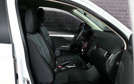 Mitsubishi Outlander III рестайлинг 3, 2015 год, 1 615 000 рублей, 10 фотография