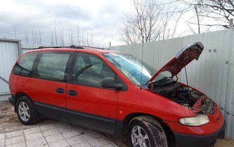 Chrysler Voyager III, 1998 год, 200 000 рублей, 1 фотография