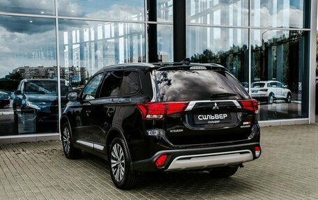 Mitsubishi Outlander III рестайлинг 3, 2018 год, 2 300 000 рублей, 6 фотография