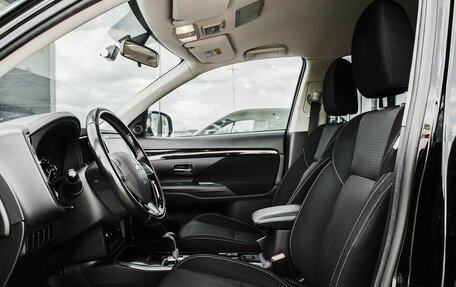 Mitsubishi Outlander III рестайлинг 3, 2018 год, 2 300 000 рублей, 12 фотография