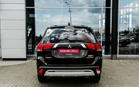 Mitsubishi Outlander III рестайлинг 3, 2018 год, 2 300 000 рублей, 4 фотография