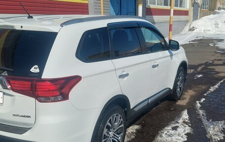 Mitsubishi Outlander III рестайлинг 3, 2015 год, 1 500 000 рублей, 5 фотография