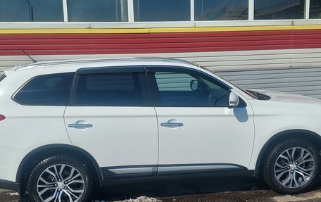 Mitsubishi Outlander III рестайлинг 3, 2015 год, 1 500 000 рублей, 4 фотография
