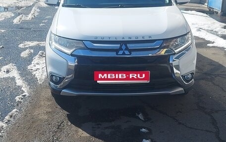 Mitsubishi Outlander III рестайлинг 3, 2015 год, 1 500 000 рублей, 2 фотография