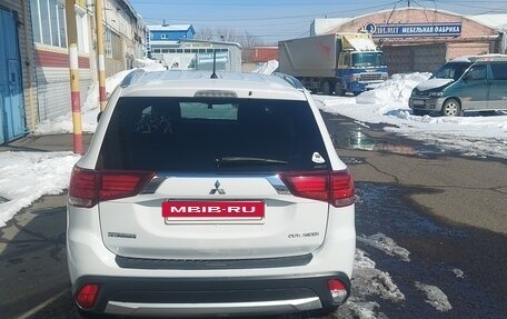 Mitsubishi Outlander III рестайлинг 3, 2015 год, 1 500 000 рублей, 6 фотография