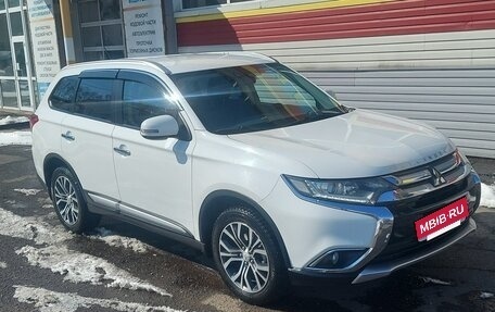 Mitsubishi Outlander III рестайлинг 3, 2015 год, 1 500 000 рублей, 3 фотография