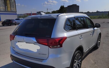 Mitsubishi Outlander III рестайлинг 3, 2018 год, 2 250 000 рублей, 2 фотография