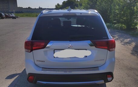 Mitsubishi Outlander III рестайлинг 3, 2018 год, 2 250 000 рублей, 3 фотография