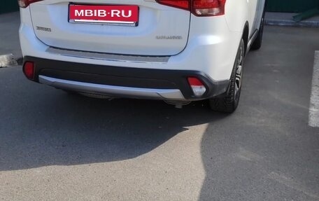 Mitsubishi Outlander III рестайлинг 3, 2018 год, 2 250 000 рублей, 4 фотография