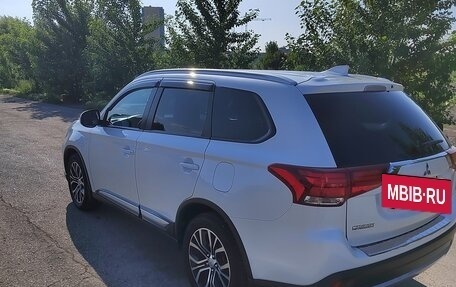 Mitsubishi Outlander III рестайлинг 3, 2018 год, 2 250 000 рублей, 5 фотография