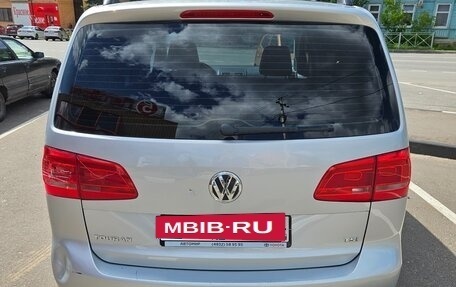 Volkswagen Touran III, 2010 год, 970 000 рублей, 10 фотография
