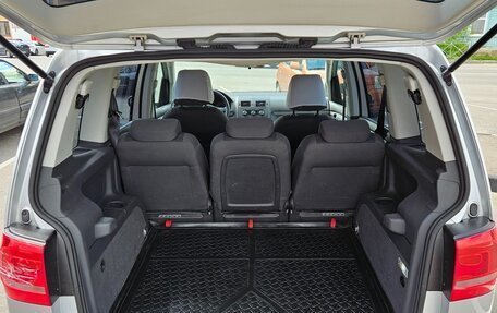 Volkswagen Touran III, 2010 год, 970 000 рублей, 19 фотография