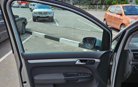 Volkswagen Touran III, 2010 год, 970 000 рублей, 17 фотография
