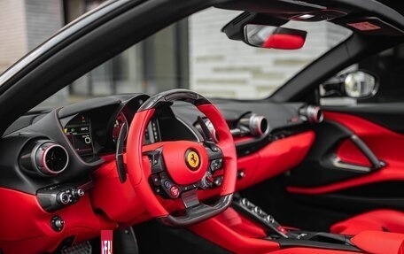 Ferrari 812, 2021 год, 68 500 000 рублей, 2 фотография