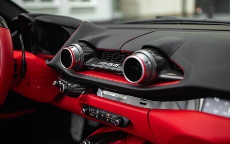 Ferrari 812, 2021 год, 68 500 000 рублей, 12 фотография