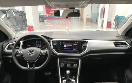 Volkswagen T-Roc I, 2021 год, 1 999 000 рублей, 9 фотография
