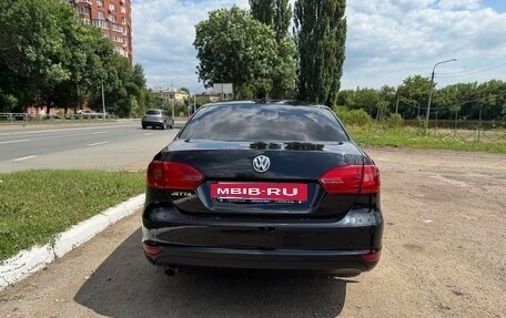 Volkswagen Jetta VI, 2014 год, 900 000 рублей, 2 фотография