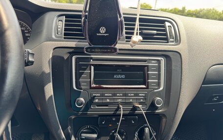 Volkswagen Jetta VI, 2014 год, 900 000 рублей, 10 фотография