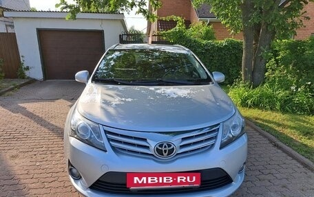 Toyota Avensis III рестайлинг, 2012 год, 1 690 000 рублей, 2 фотография