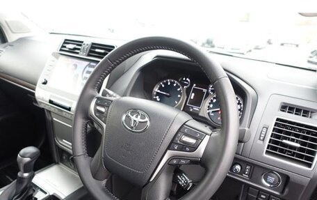 Toyota Land Cruiser Prado 150 рестайлинг 2, 2022 год, 4 150 073 рублей, 2 фотография