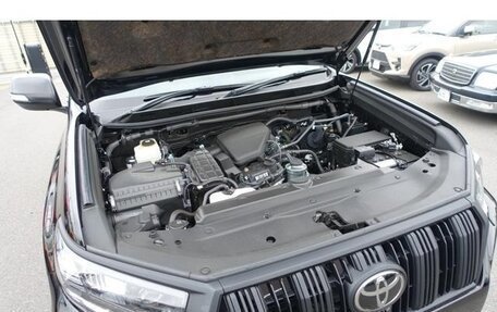 Toyota Land Cruiser Prado 150 рестайлинг 2, 2022 год, 4 150 073 рублей, 12 фотография
