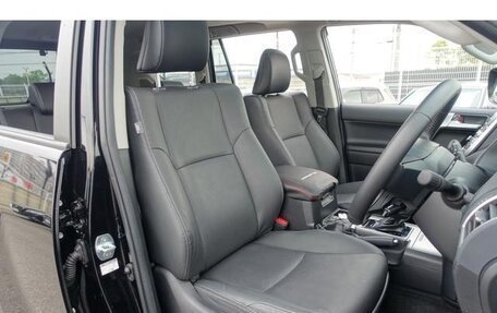 Toyota Land Cruiser Prado 150 рестайлинг 2, 2022 год, 4 150 073 рублей, 10 фотография