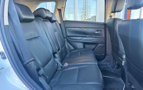 Mitsubishi Outlander III рестайлинг 3, 2014 год, 1 300 000 рублей, 7 фотография