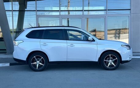 Mitsubishi Outlander III рестайлинг 3, 2014 год, 1 300 000 рублей, 5 фотография