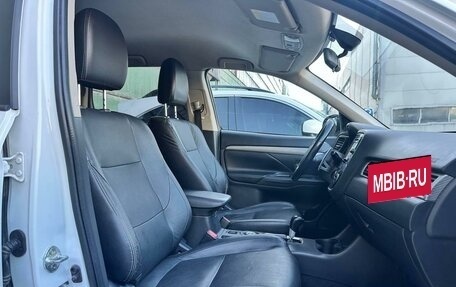 Mitsubishi Outlander III рестайлинг 3, 2014 год, 1 300 000 рублей, 8 фотография