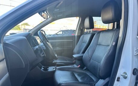 Mitsubishi Outlander III рестайлинг 3, 2014 год, 1 300 000 рублей, 10 фотография