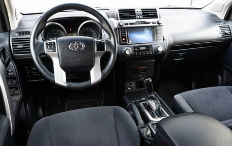 Toyota Land Cruiser Prado 150 рестайлинг 2, 2014 год, 3 799 000 рублей, 7 фотография