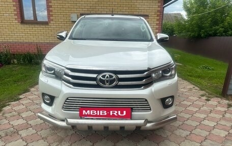 Toyota Hilux VIII, 2016 год, 3 500 000 рублей, 2 фотография
