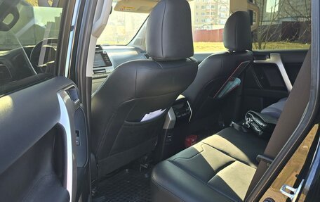 Toyota Land Cruiser Prado 150 рестайлинг 2, 2018 год, 4 400 000 рублей, 2 фотография