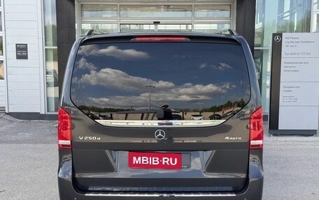 Mercedes-Benz V-Класс, 2019 год, 5 990 000 рублей, 8 фотография