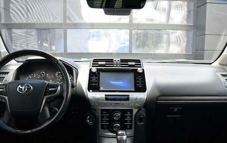 Toyota Land Cruiser Prado 150 рестайлинг 2, 2017 год, 4 140 000 рублей, 8 фотография