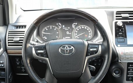 Toyota Land Cruiser Prado 150 рестайлинг 2, 2017 год, 4 140 000 рублей, 10 фотография