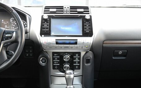 Toyota Land Cruiser Prado 150 рестайлинг 2, 2017 год, 4 140 000 рублей, 9 фотография