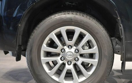 Toyota Land Cruiser Prado 150 рестайлинг 2, 2017 год, 4 140 000 рублей, 7 фотография