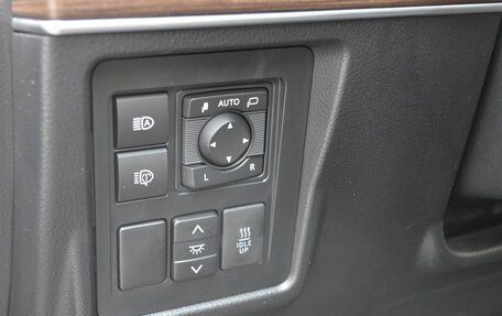 Toyota Land Cruiser Prado 150 рестайлинг 2, 2017 год, 4 140 000 рублей, 16 фотография