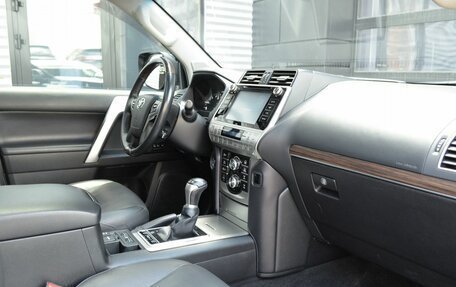 Toyota Land Cruiser Prado 150 рестайлинг 2, 2017 год, 4 140 000 рублей, 17 фотография