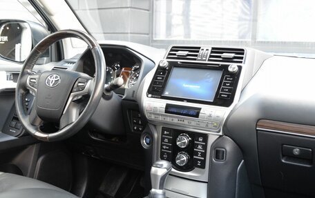 Toyota Land Cruiser Prado 150 рестайлинг 2, 2017 год, 4 140 000 рублей, 20 фотография