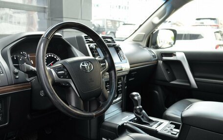 Toyota Land Cruiser Prado 150 рестайлинг 2, 2017 год, 4 140 000 рублей, 24 фотография