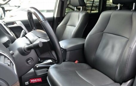 Toyota Land Cruiser Prado 150 рестайлинг 2, 2017 год, 4 140 000 рублей, 25 фотография