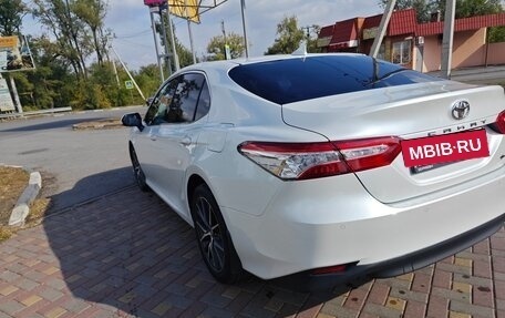 Toyota Camry, 2021 год, 2 750 000 рублей, 4 фотография